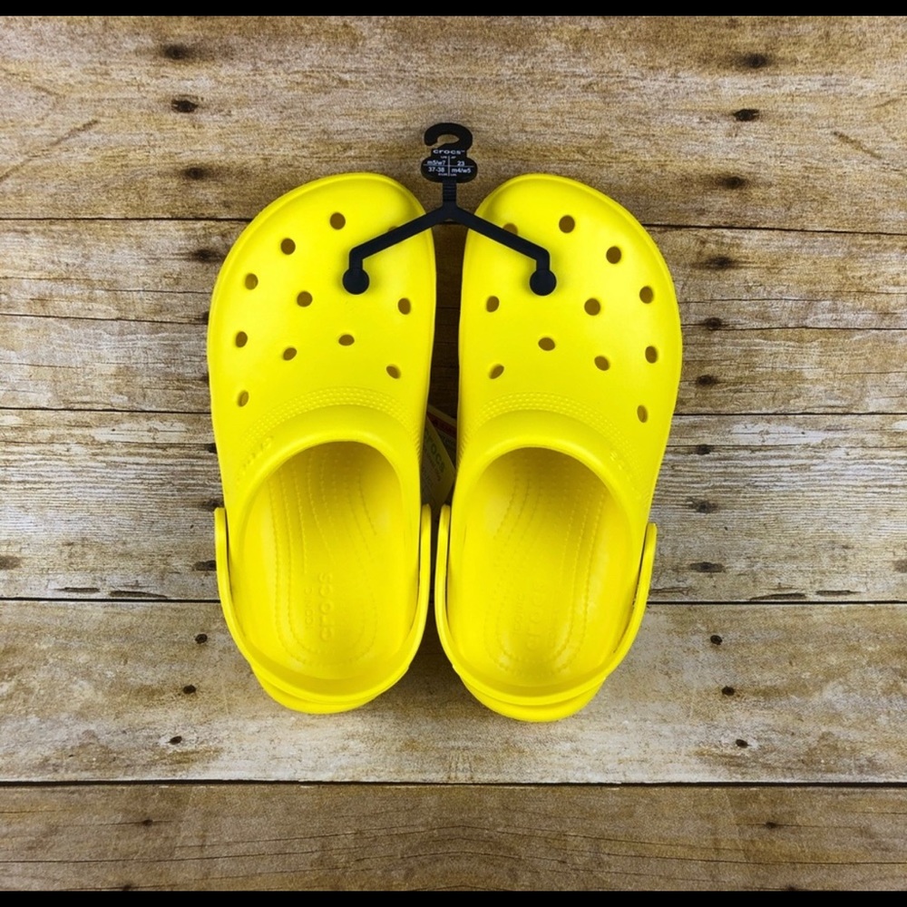 YELLOW CROCS